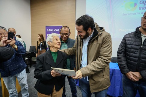 Programa municipal A Casa É Minha contempla 163 famílias de nove bairros com títulos de propriedade