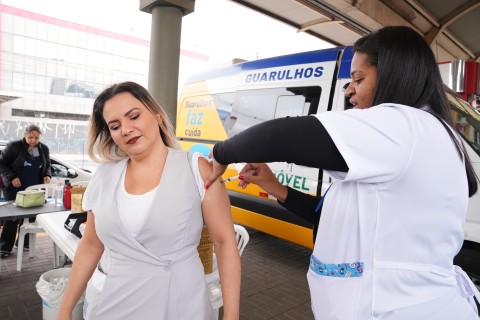 Prefeitura de Guarulhos leva Vacimóvel ao Terminal Pimentas para vacinação contra sarampo e gripe