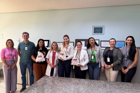 Prefeitura e Fundo Social entregam kits de higiene a mães assistidas pela Maternidade JJM