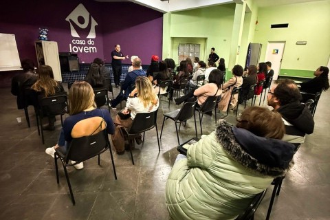 Prefeitura reúne jovens selecionados para o concurso Canta Juventude