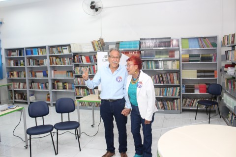 O candidato Elói Pietá (Solidariedade) votou neste domingo, ao lado de sua esposa, Janete Pietá.